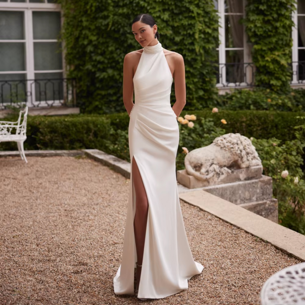 Maßgeschneidertes Neues Plissiertes Satin-Neckholder-Brautkleid Sexy Hochgeschlitztes Rückenfreies Strand-Brautkleid Meerjungfrau-Brautkleid