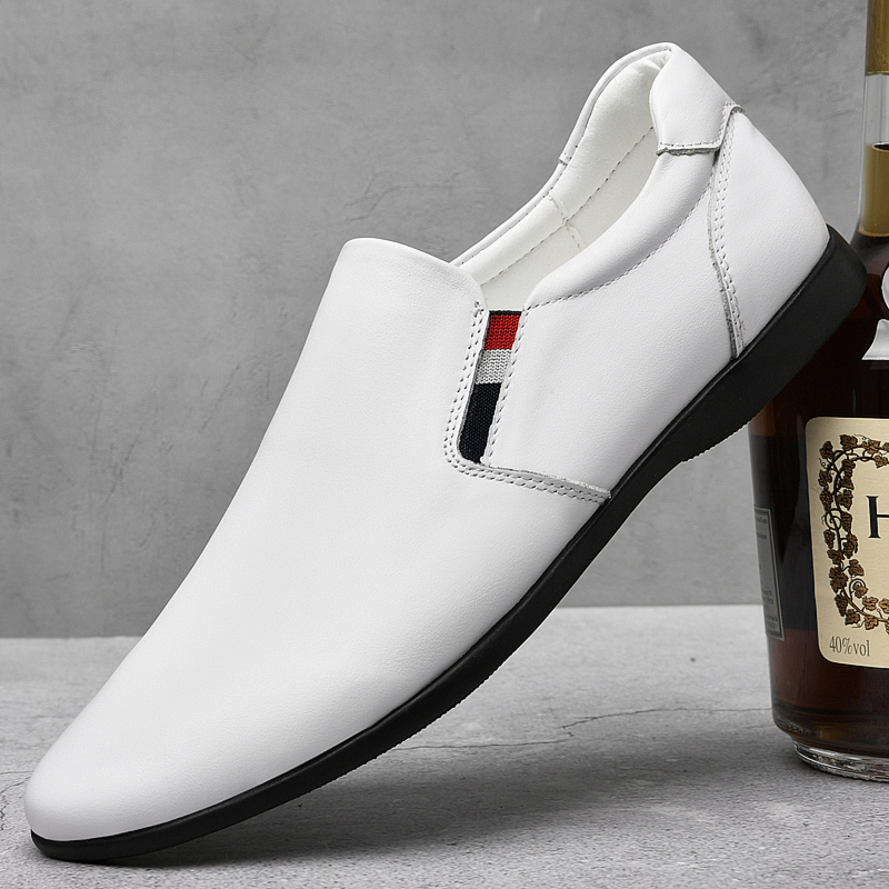 Scarpe da uomo in vera pelle fatte a mano di fascia alta Mocassini di marca di lusso italiani Scarpe casual leggere da uomo Scarpe da guida antiscivolo bianche