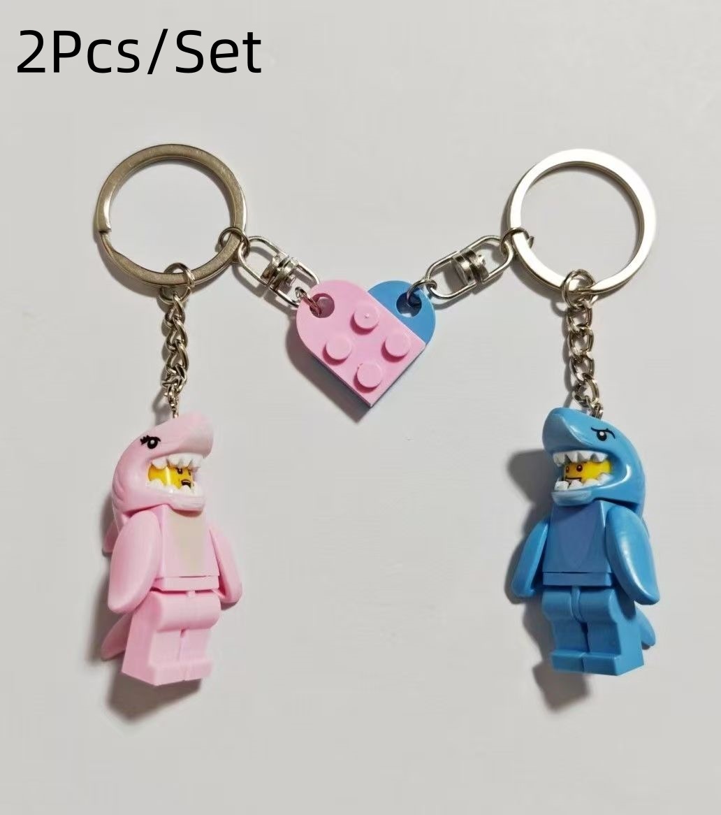 2 ピース/セット漫画ピンクブルーサメキーホルダーハート型ビルディングブロックスプライシングカップルキーリングバッグペンダント装飾小道具愛のギフト