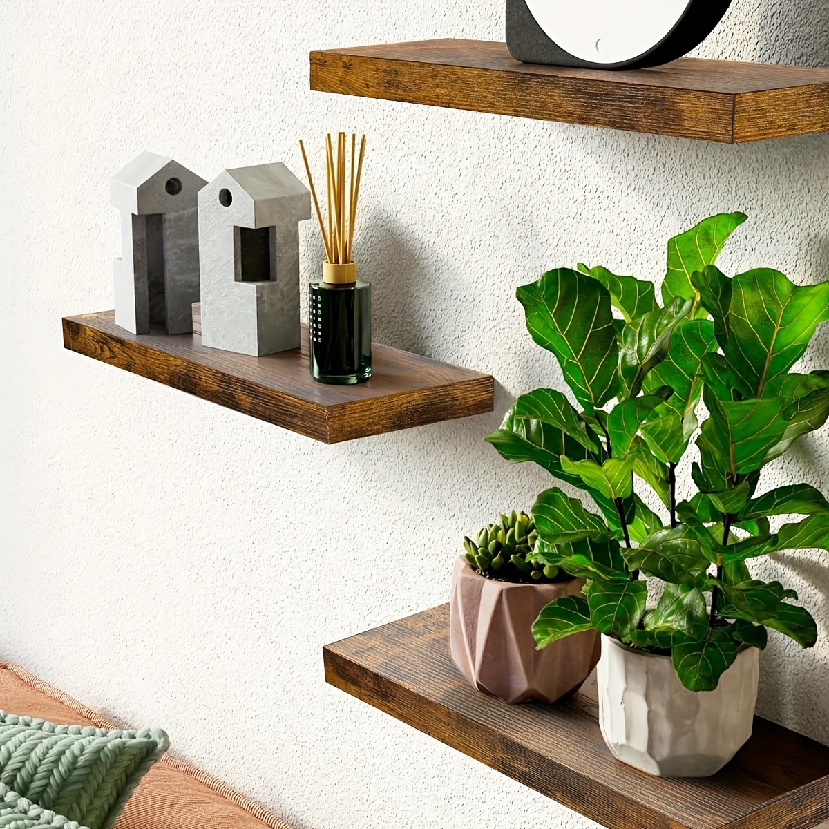 1 stuks wandplank hangend aan de muur, een boekenplank in de woonkamer, een rechte lijn muur hangend achter de bank