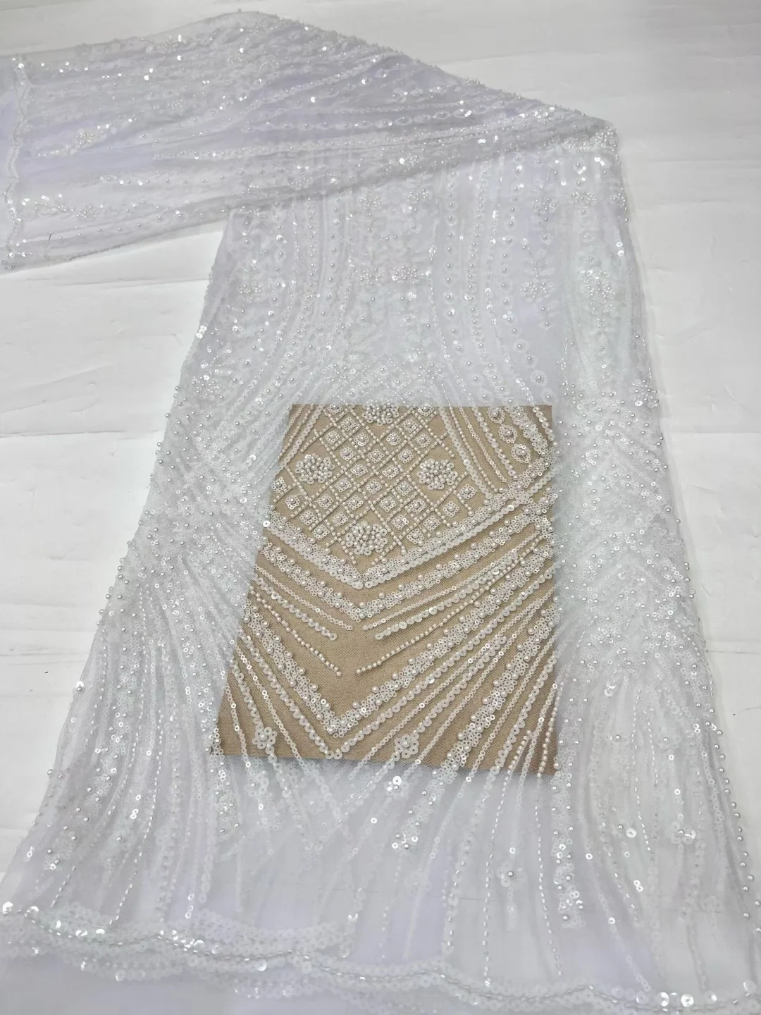 Tecido de Renda Tule Africana de Alta Qualidade Cor Café 2026 Nigéria com Miçangas Pesadas e Lantejoulas 5 Jardas Renda Francesa para Vestidos Femininos