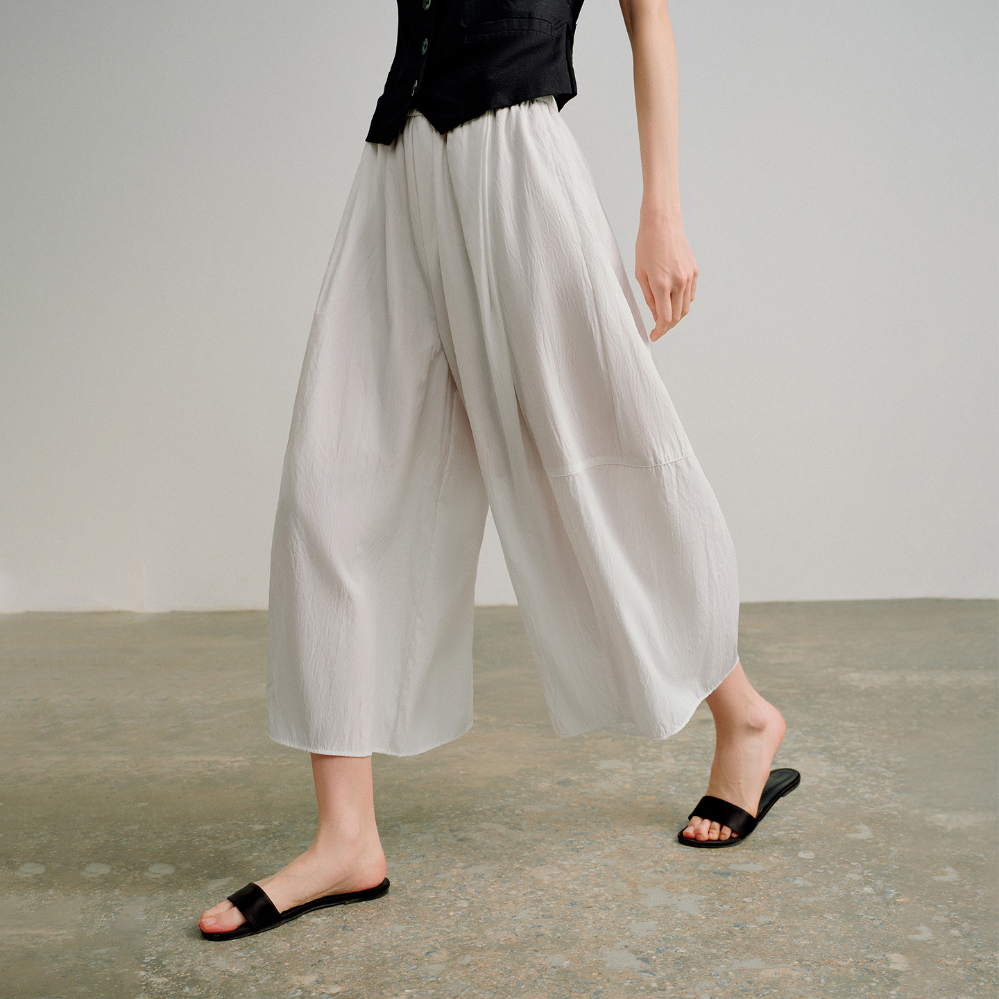 Jupe-short plissée accordéon taille haute pour femme TOYOUTH, nouvelle collection automne 2026, amincissante et flatteuse, idéale pour le bureau et les trajets quotidiens, chic