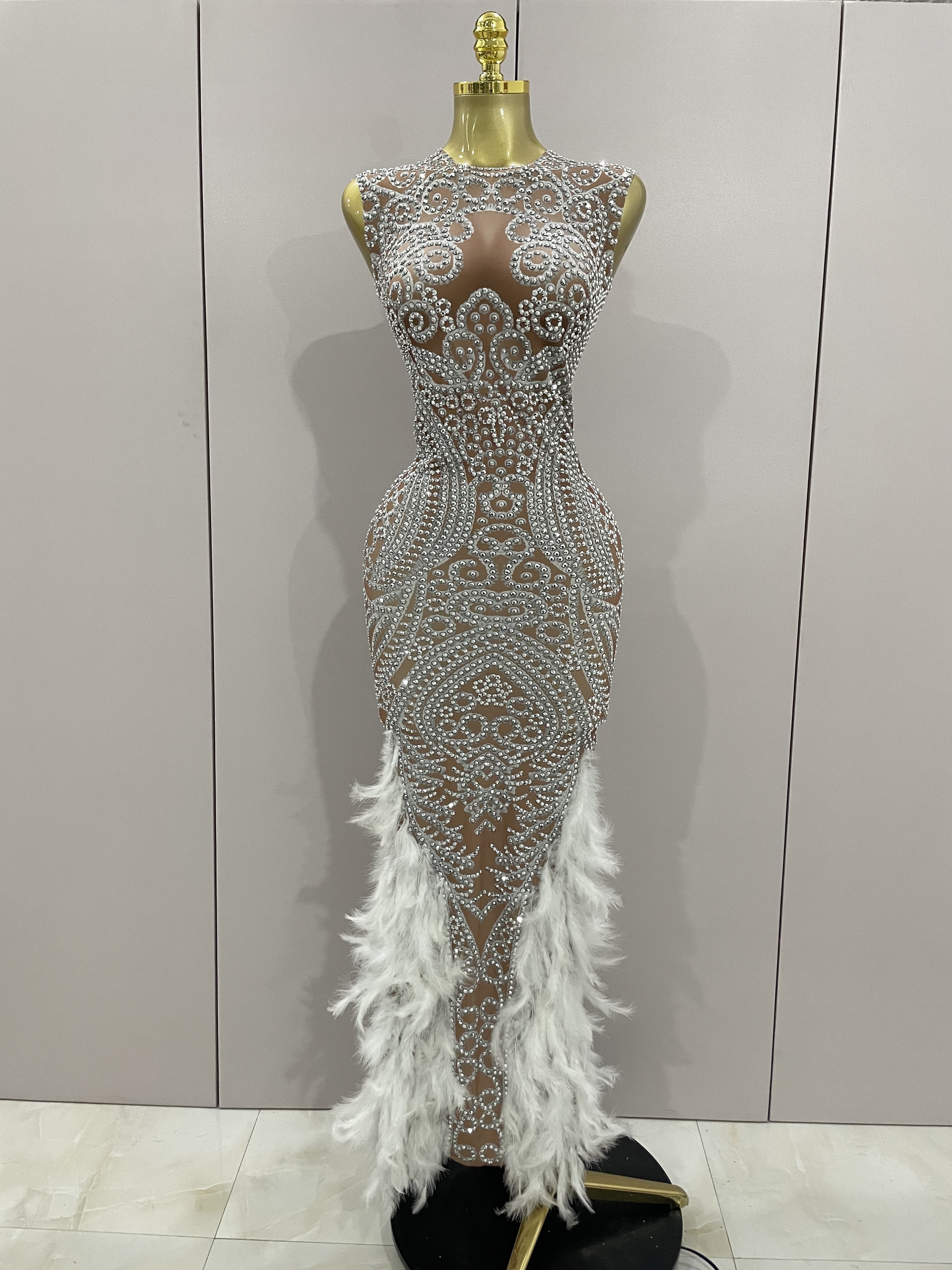 Frauen Sparkly Strass Federn Ärmelloses O Neck Bodycon Langes Kleid Hochzeit Gast Kleider Luxus Geburtstag Abend Party Kleid