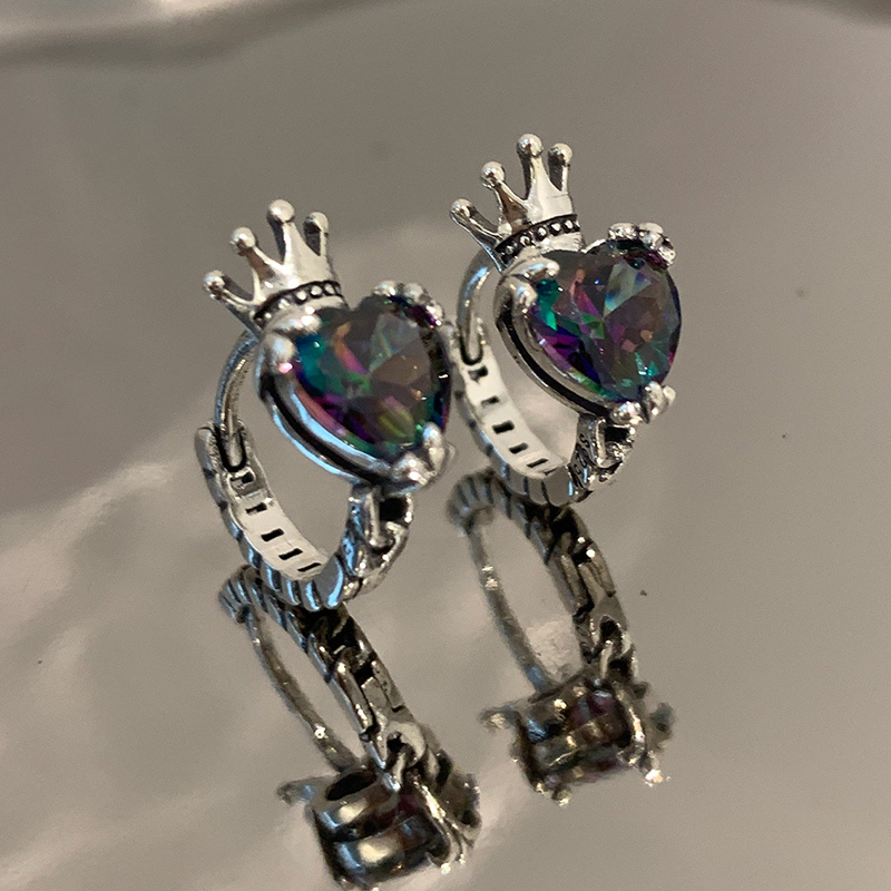 Huitan coroa design pequenos brincos de argola com coração multicolorido zircônia cúbica brincos requintados para presente feminino joias da moda