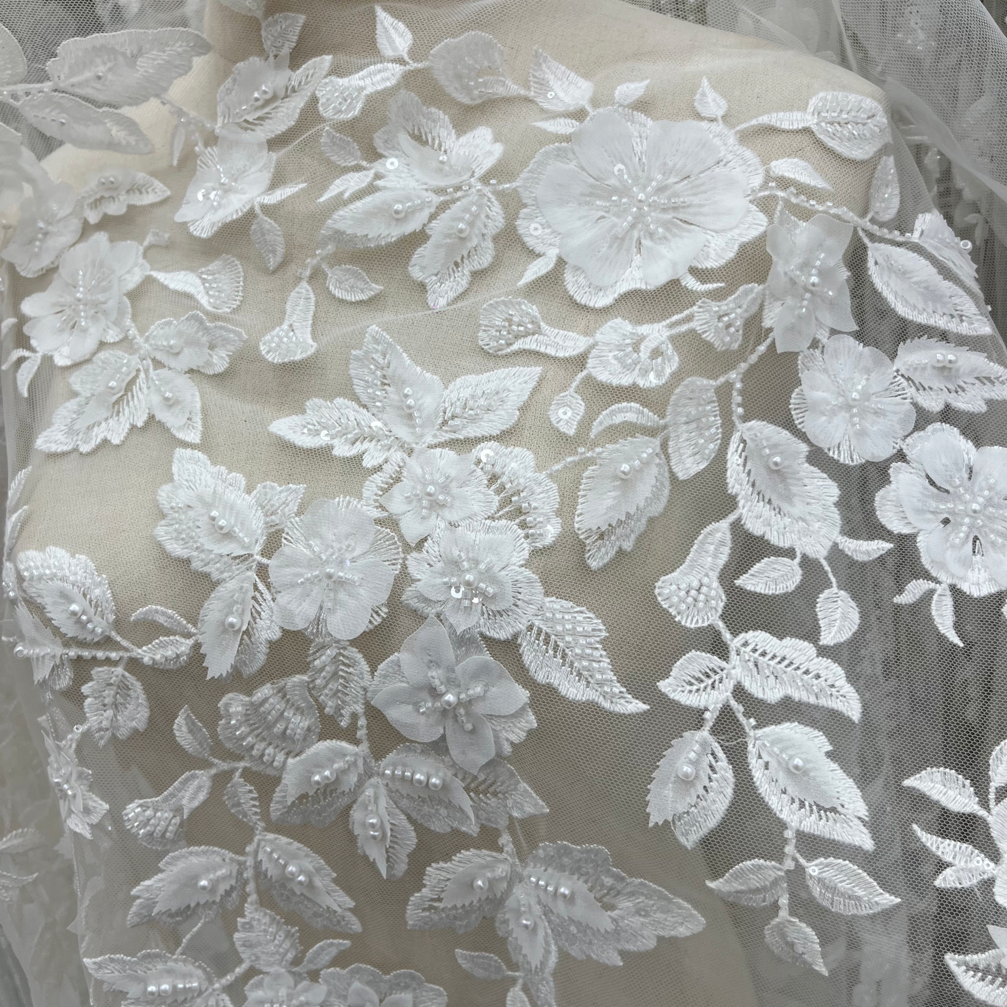 Gaun pengantin mewah dengan bordir manik-manik 3D berbahan katun lembut, kain renda pesanan khusus