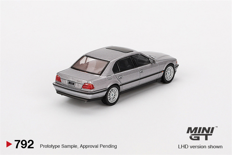 MINI GT 1:64 750IL Aspen/Z VeilSide/Revuelto Viola 30th/Countach LB-WORKS/Mustang Mach1 Model Mobil Die-Cast Hadiah