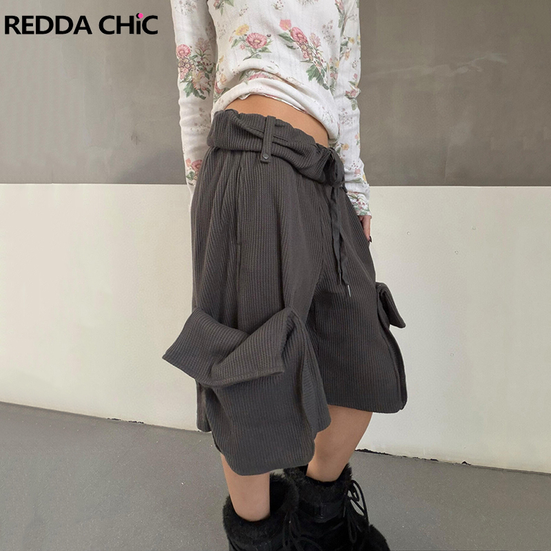REDDACHiC Short cargo pour femme à taille roulée, motif gaufré gris rétro, grandes poches, coupe large, style bermuda, vêtement d'été alternatif