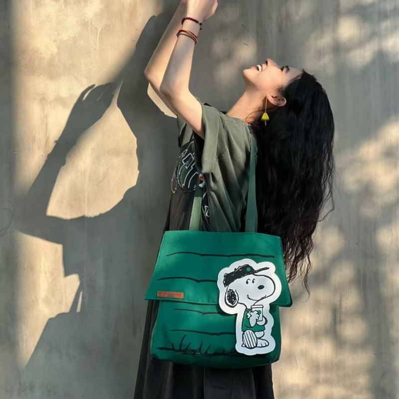 Nowa torba na ramię Snoopy o dużej pojemności z nadrukiem w stylu Lazy Small Fresh Tote Bag Girls Travel Shoulder Bag