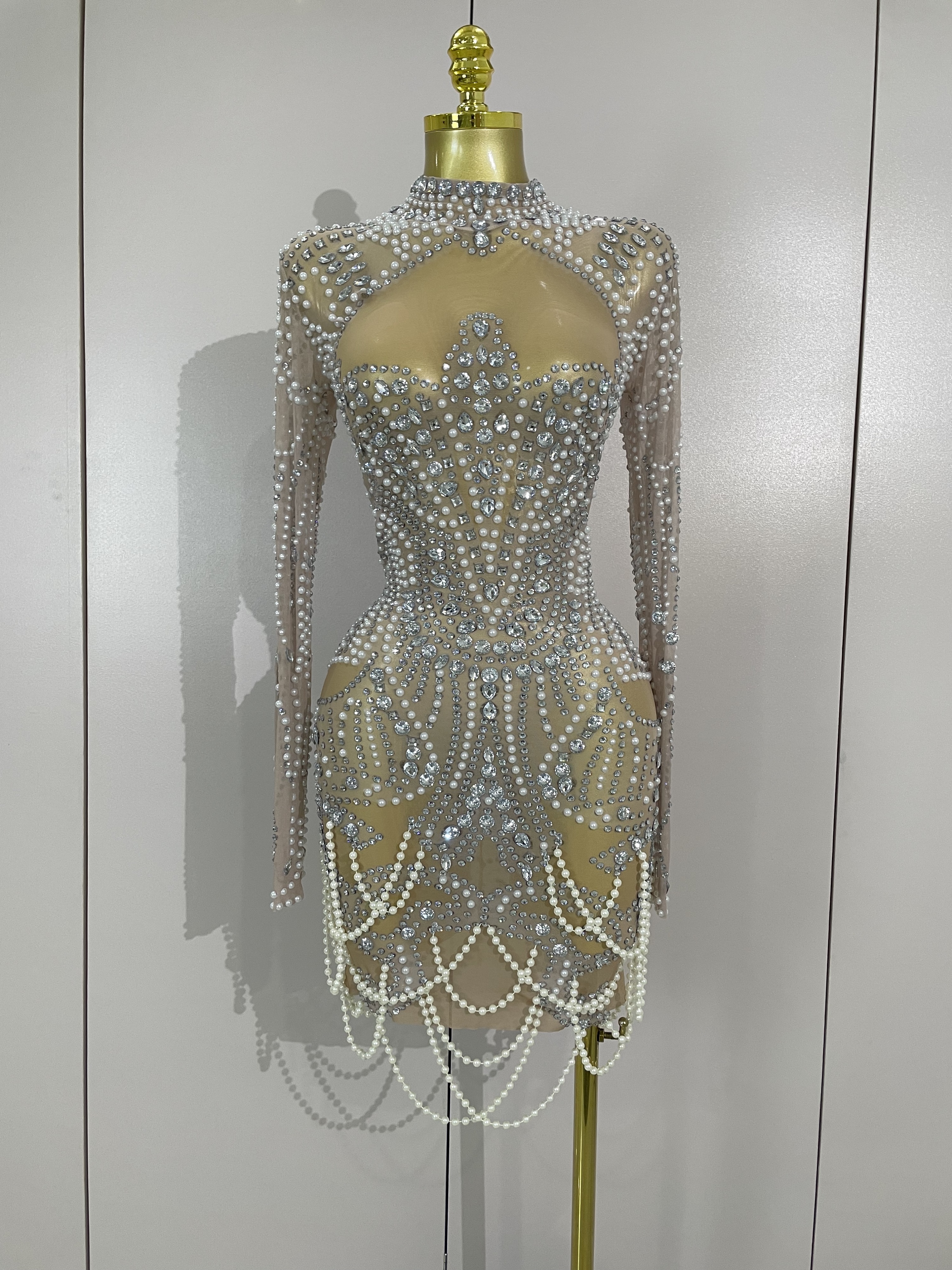 Vestido corto elástico de malla de perlas con diamantes brillantes de lujo para mujer, vestido de noche para graduación, celebración, fiesta de cumpleaños, disfraz de escenario para discoteca