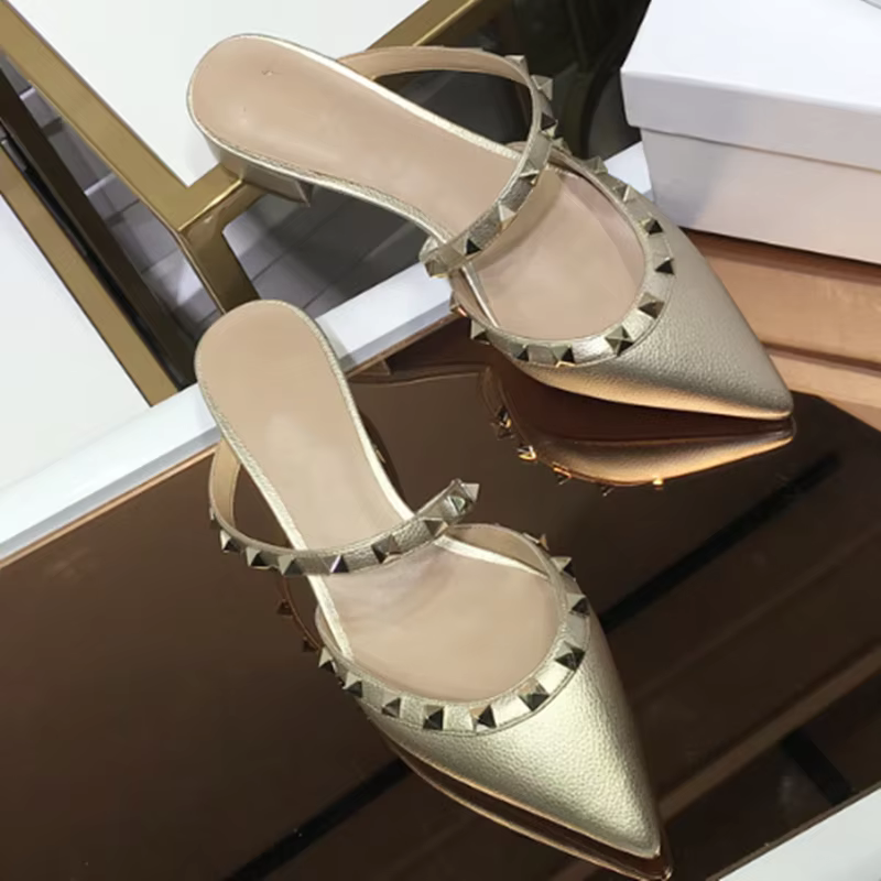 Dames Glanzend Goud Studs Riem Pumps 4Cm Med Hakken Glijbanen Outdoor Zomer Sexy Jurk Schoenen Lakleer En Matte Hoge Modieuze