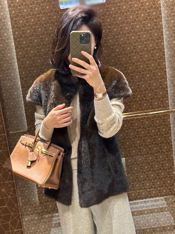 High Quali Women's Loose Fit Fur Vest Autumn Winter Warm Inteated Leather And Fur Mink Fur Jaet Ele Sle Thiened