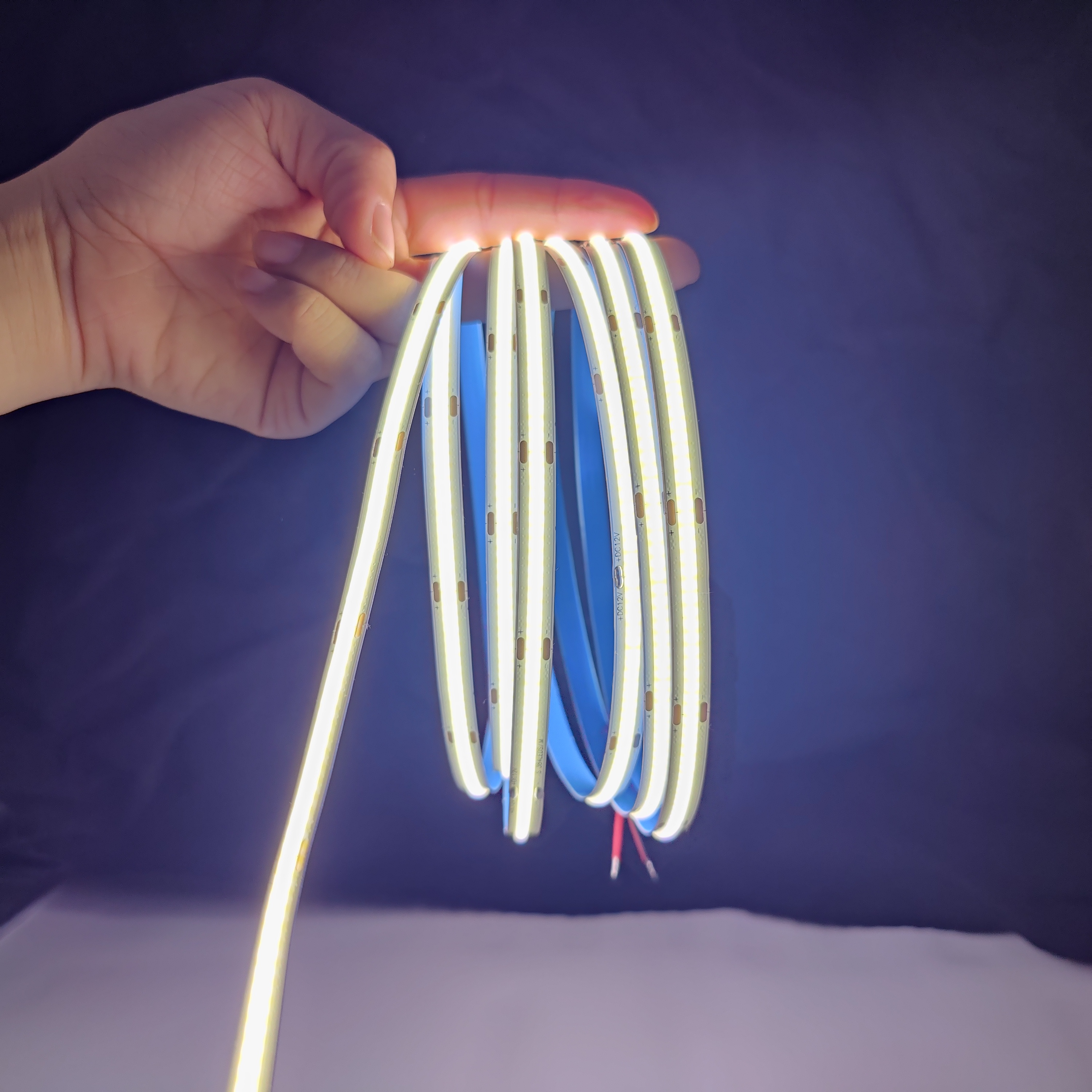Bandes lumineuses LED COB 6mm 8mm 10mm 528 LED flexibles haute densité FOB COB Bande lumineuse LED 3000K à 6000K linéaire dimmable