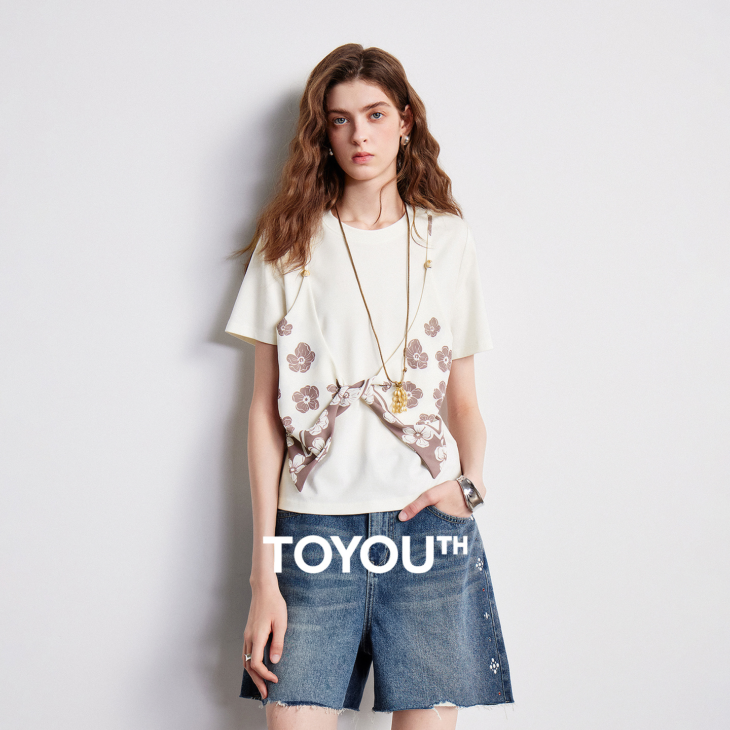 TOYOUTH Dames T-shirt 2026 Zomer Nieuwe Schouder Afslankende Zijden Sjaal Nep Tweedelige Vakantiestijl Top