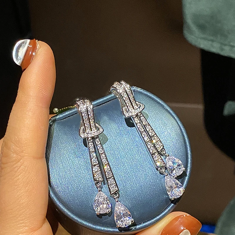 Huitan Bling Bling Long Tassels CZ Drop Earrings dla kobiet Eleganckie wisiorki Biżuteria ślubna Modna gorąca sprzedaż Akcesoria do uszu