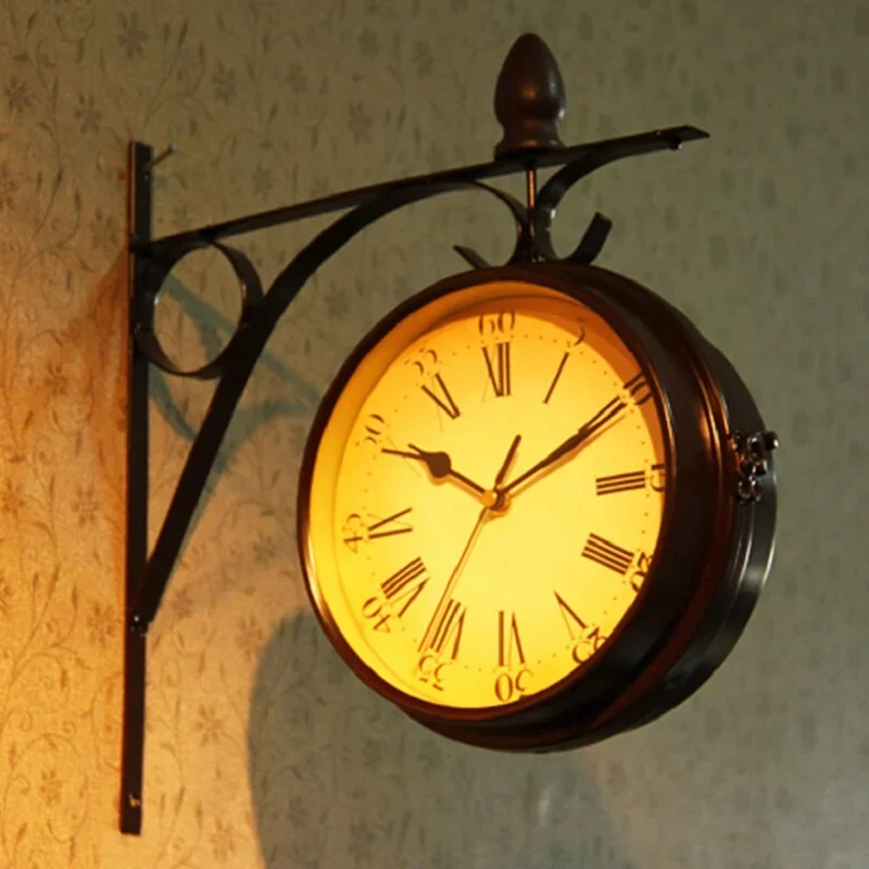 Jam dinding bentuk bulat, besi tempa antik, Gantungan dinding wajah dua sisi, jam stasiun Retro, jam gantung dinding, jam kamar tidur rumah