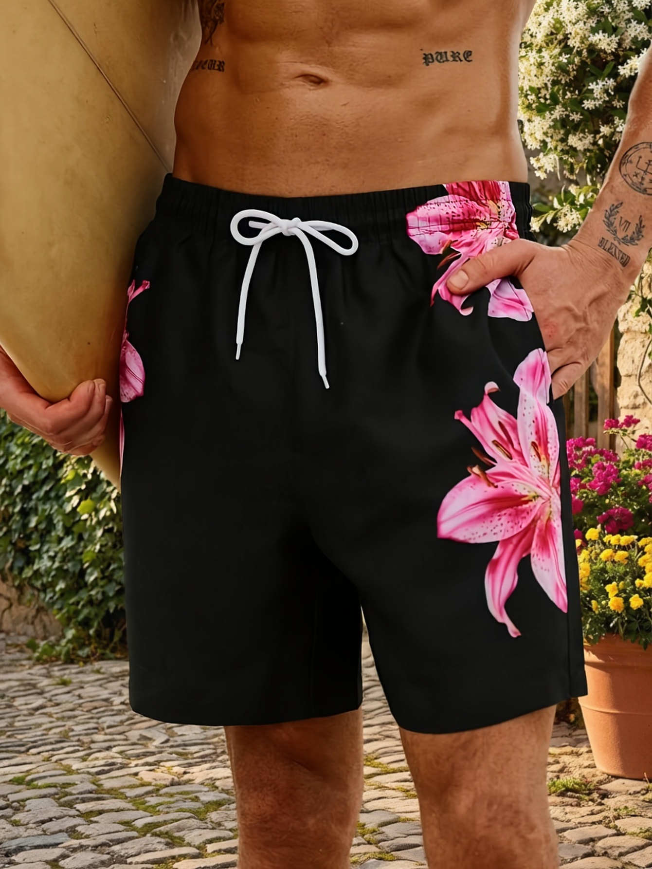 Herren-Sommer-Badeshorts mit schwarzem, rosa Lilien-Print, atmungsaktiv, schnell trocknend, Strandshorts mit Kordelzug und Taschen